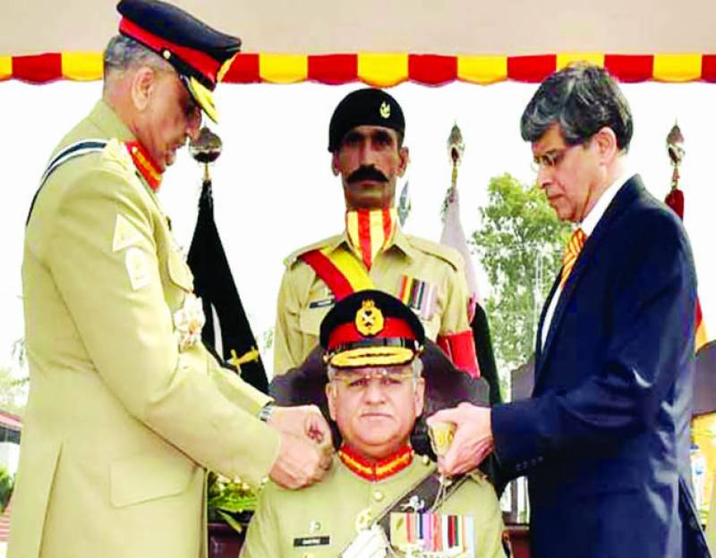 آرمی چیف کا فرنشیئر کور خیبرپختونخوا نارتھ ہیڈکوارٹر کادورہ ‘یادگارشہداء پر پھول چڑھائے