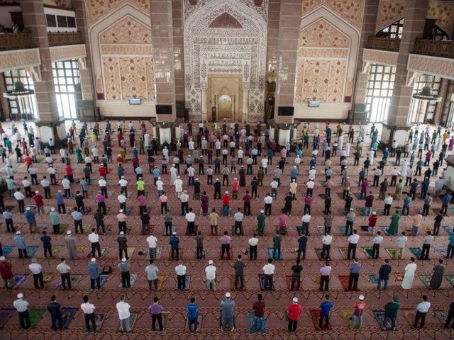 ملائیشیا میں بوسٹر ڈوز نہ لگوانے والوں کے مسجد میں داخلے پر پابندی