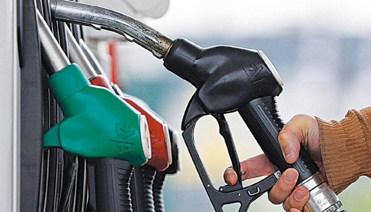 پاکستان میں پیٹرول کی قیمت اضافے کا اعلان 233.89 روپے کی بلند ترین سطح پر پہنچ گئی۔