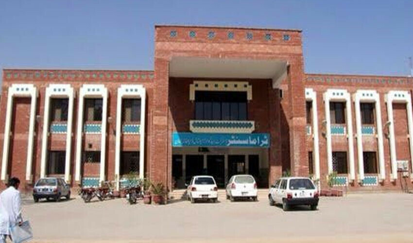 ڈی ایچ کیو اسپتال ڈی جی خان کی تعمیر میں ناقص میٹریل کے استعمال کا انکشاف