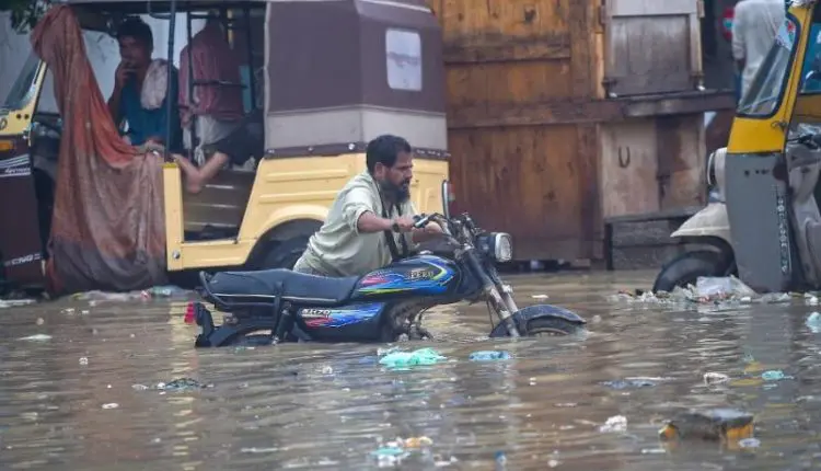 ڈھاڈر میں جشن آزادی حالیہ مون سون اور سیلابی صورتحال کے باعث جانی و مالی کے نقصانات کی وجہ سے سادگی کے ساتھ منایا گیا