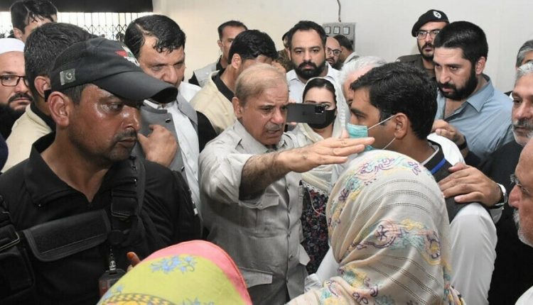 وزیراعظم کا دورہ چارسدہ: عوام نے شکایات کے انبار لگادیئے