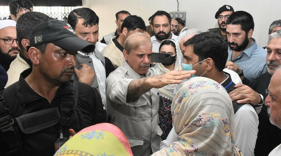 وزیراعظم کا دورہ چارسدہ: عوام نے شکایات کے انبار لگادیئے