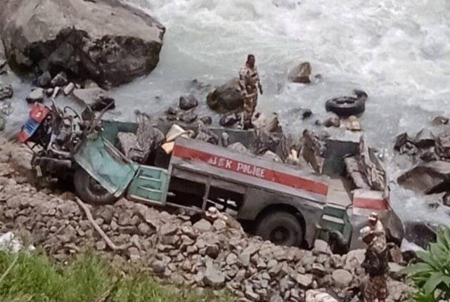 مقبوضہ کشمیر میں بھارتی فوجی بس کھائی میں جاگری، 7 اہلکار ہلاک