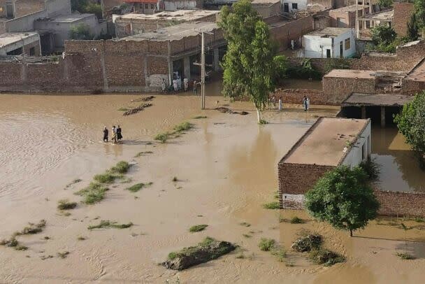 سیلاب؛ این 5 کے علاوہ کراچی سے ملک کو ملانے والے تمام زمینی راستے بند