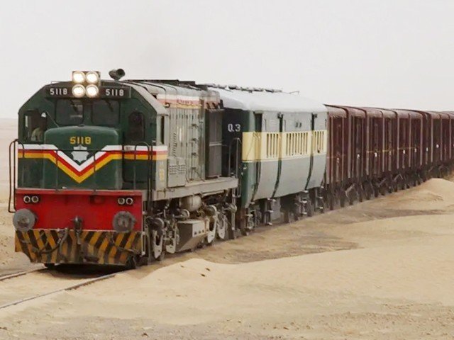 ریلوے کا پہلے مرحلے میں صرف مال بردار ٹرین چلانے کا فیصلہ