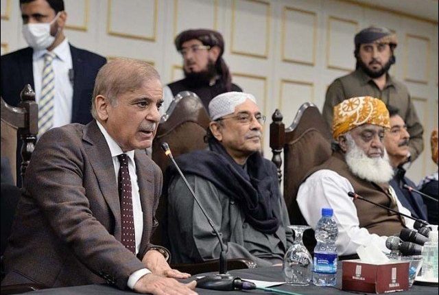 عمران خان کا مقصد عوام کو فوج سے لڑانا ہے، حکمراں اتحاد