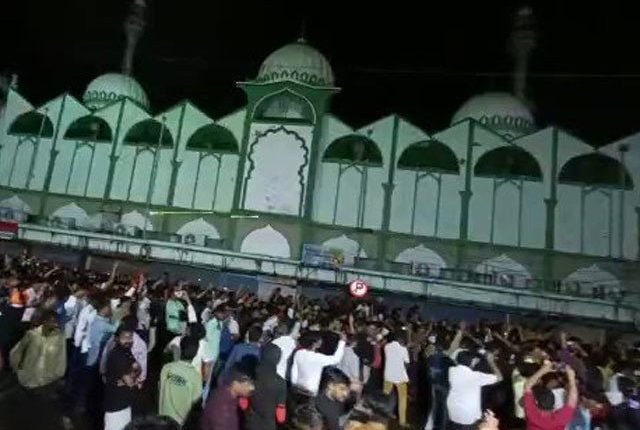 کرناٹک؛ جنونی ہندوؤں کا مسجد کے باہر دیوتا کا جشن اور نسل کشی کی دھمکیاں