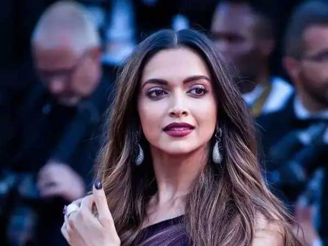 دپیکا اور شاہ رخ کی فلم ’پٹھان‘ ریلیز سے پہلے ہی تنازعات کا شکار