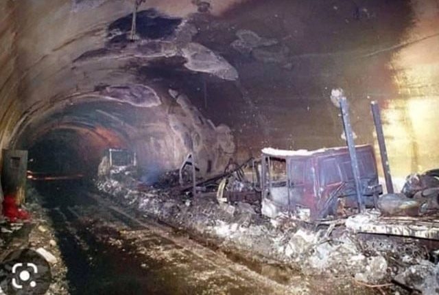 افغانستان کے ٹنل میں آئل ٹینکر دھماکے سے پھٹ گیا؛ 19 جاں بحق اور 32 زخمی