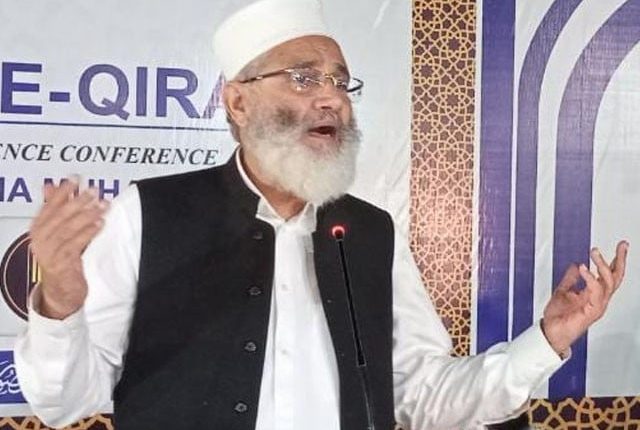 لاہور: امیر جماعت اسلامی سراج الحق نے کہا ہے کہ بلوچستان کی مجموعی صورتحال انتہائی تشویشناک ہے جبکہ صوبے میں اپوزیشن کے علاوہ حکومت میں شامل جماعتیں بھی مایوس ہیں۔ لاہور میں میڈیا سے بات کرتے ہوئے انہوں نے کہا کہ بلوچستان میں صوبائی حکومت عوامی اعتماد کے شدید فقدان کا شکار ہے، صوبہ بدانتظامی اور کرپشن کے سمندر میں غوطے کھا رہا ہے، بلوچستان میں امن سی پیک کے محفوظ مستقبل کی ضمانت ہے۔ انہوں نے کہا کہ ملکی وسائل حکمران اشرافیہ کی حفاظت اور بہتری کے لیے استعمال ہورہے ہیں، حکمرانوں نے قوم کو لاوارث اور لاچار کردیا، کروڑوں لوگ بدترین مہنگائی اور بدامنی کی چکی میں پس رہے ہیں۔ امیر جماعت اسلامی نے کہا کہ حالات سنبھالنا حکمران سیاسی جماعتوں کے بس کی بات نہیں، امن و امان کے قیام کے لیے حکومت کے پاس کوئی ایکشن پلان نہیں ہے۔