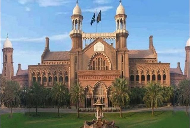 نگراں پنجاب حکومت کو کام سے روکنے کیلیے درخواست سماعت کیلیے منظور